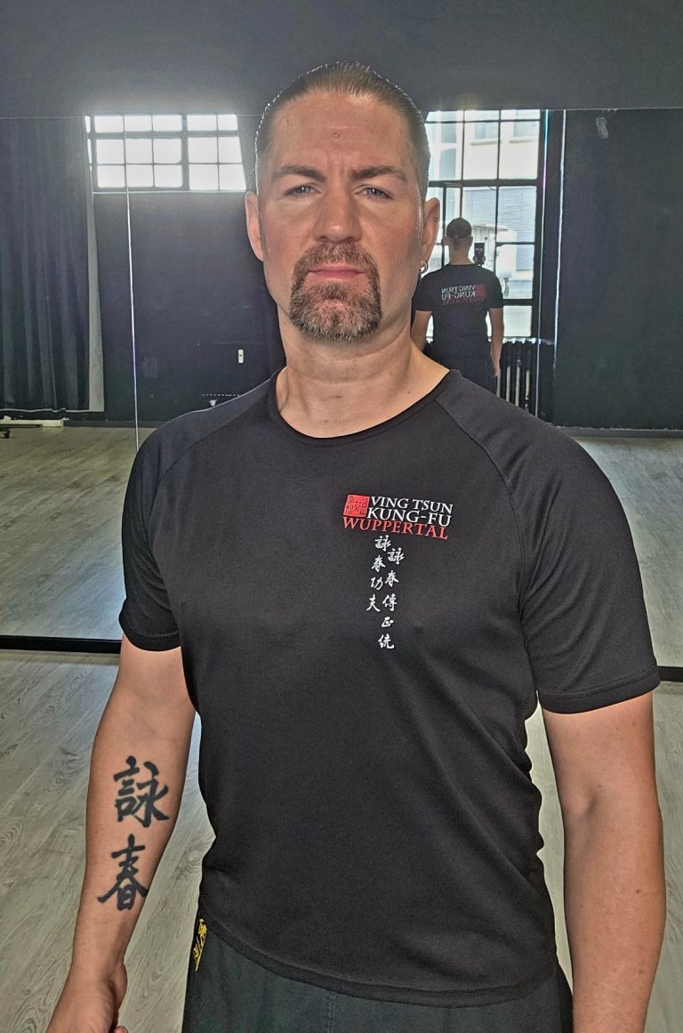 Sifu Manni Wellmann - Ving Tsun Kung Fu Wuppertal Sifu Manni Wellmann in seiner Ving Tsun Kung Fu Schule in Wuppertal