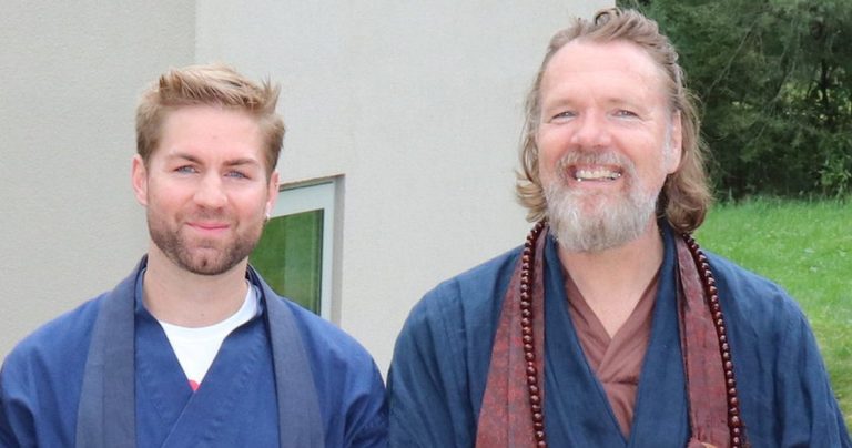 Dharma-Schüler Manni (Ango) Wellmann bei Zen-Meister Hinnerk (Syobu) Polenski im Zenkloster-Buchenberg.